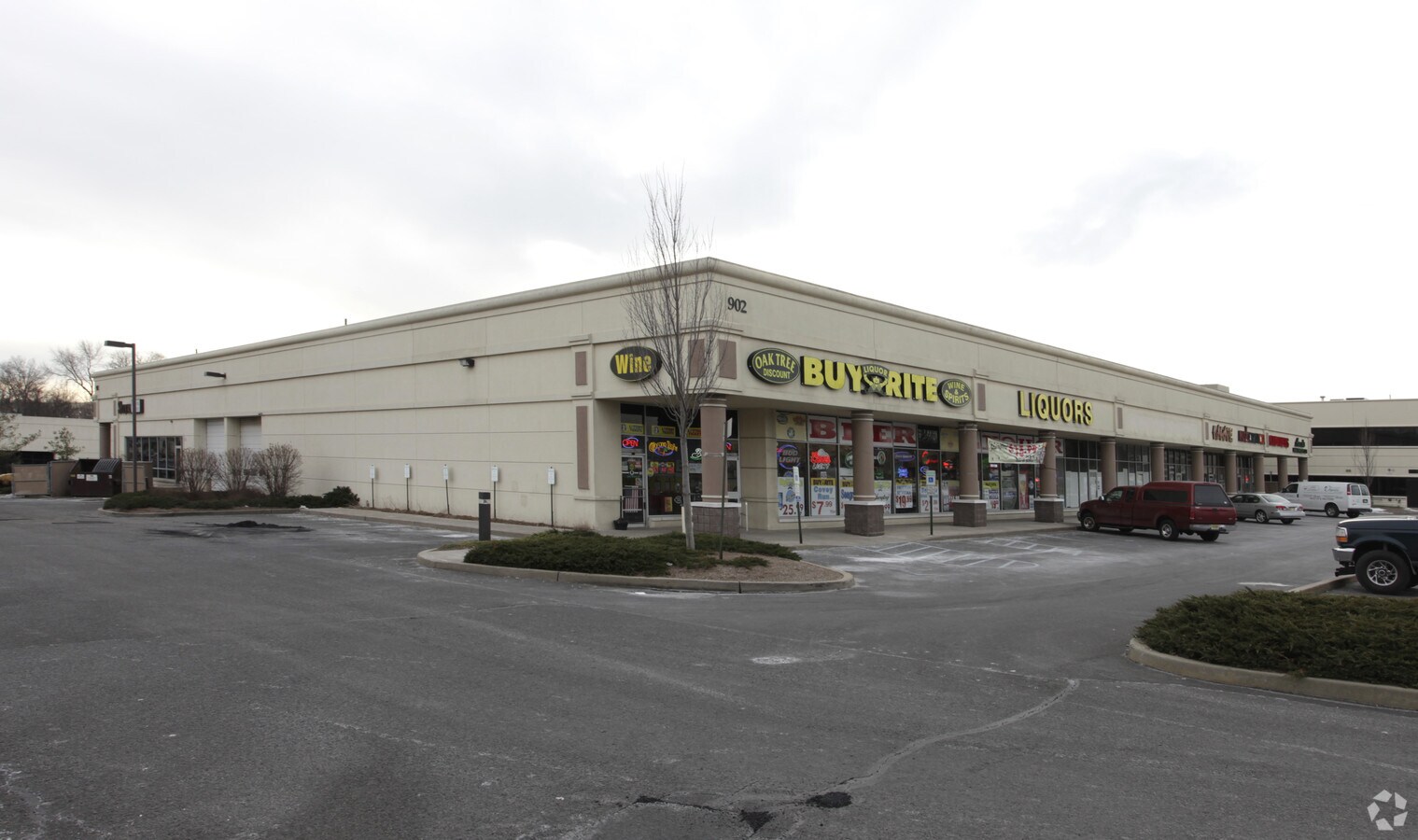 902 Oak Tree Rd, South Plainfield, NJ 07080