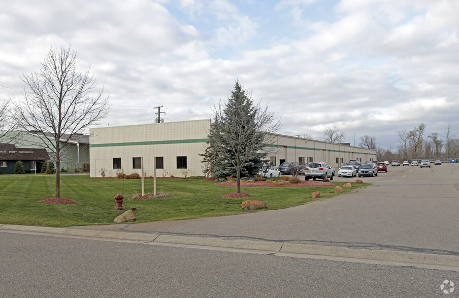 49668-49732 Martin Dr, Wixom, MI for lease - Building Photo - Image 1 of 3