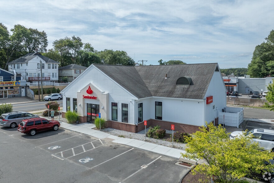 105 Meriden Rd, Waterbury, CT for sale - Primary Photo - Image 1 of 5