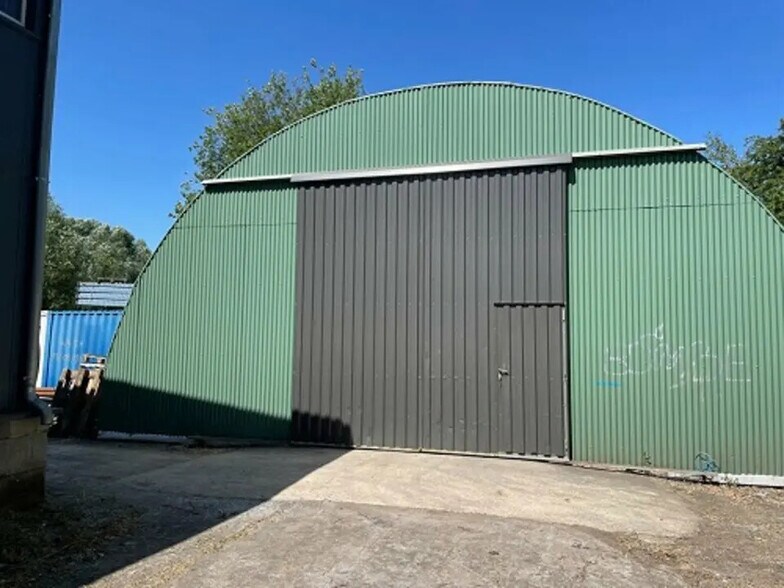 Flex in Saint-Avold for lease - Building Photo - Image 3 of 6