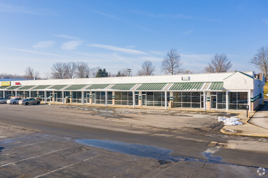 101-123 Blossom Centre Blvd, Willard, OH for lease - Building Photo - Image 3 of 11