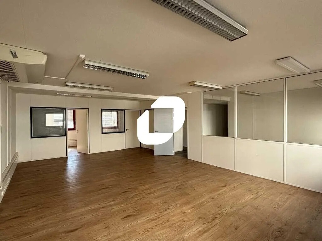 Location Bureaux 126 m² - Photo 1