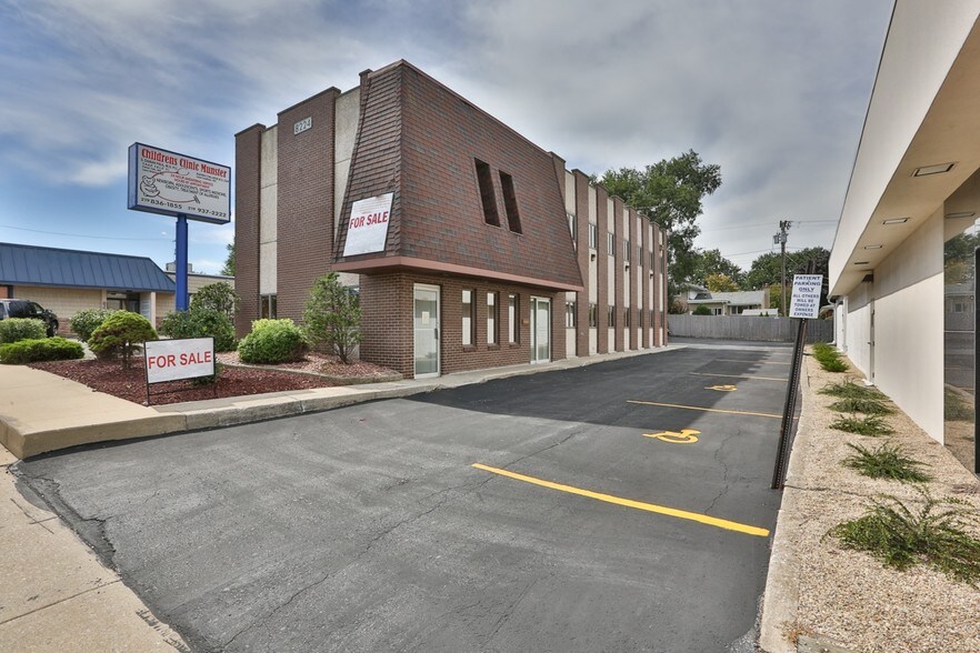 8224 Calumet Ave, Munster, IN 46321