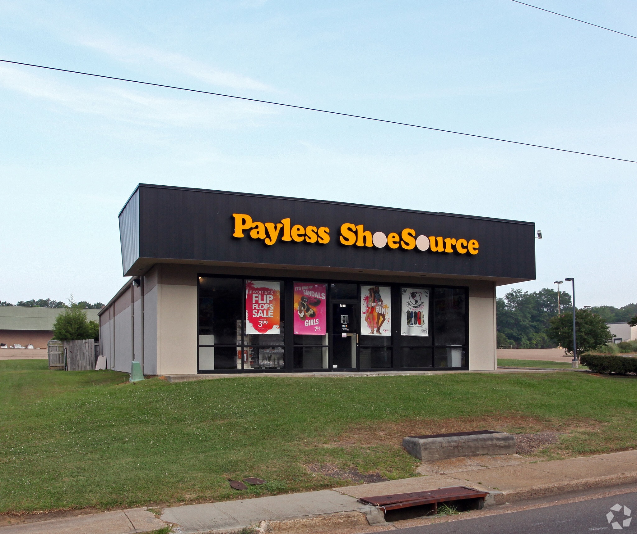 28512899 Terry Rd, Jackson, MS 39212 Southgate Shopping Center