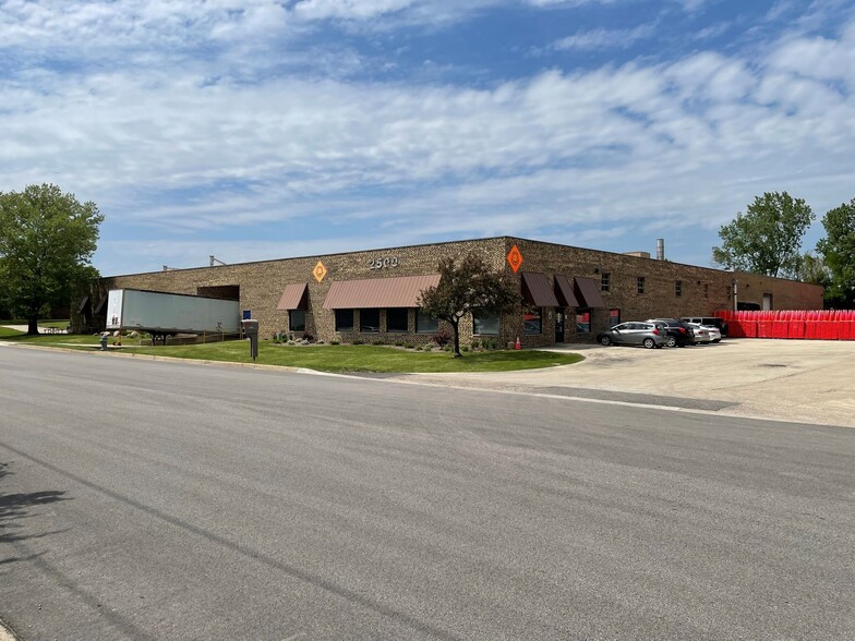 2500 Production Dr, St Charles, IL for lease - Building Photo - Image 2 of 14