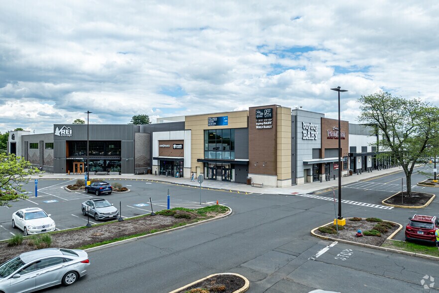 1417-1437 New Britain Ave, West Hartford, CT for sale - Primary Photo - Image 1 of 1