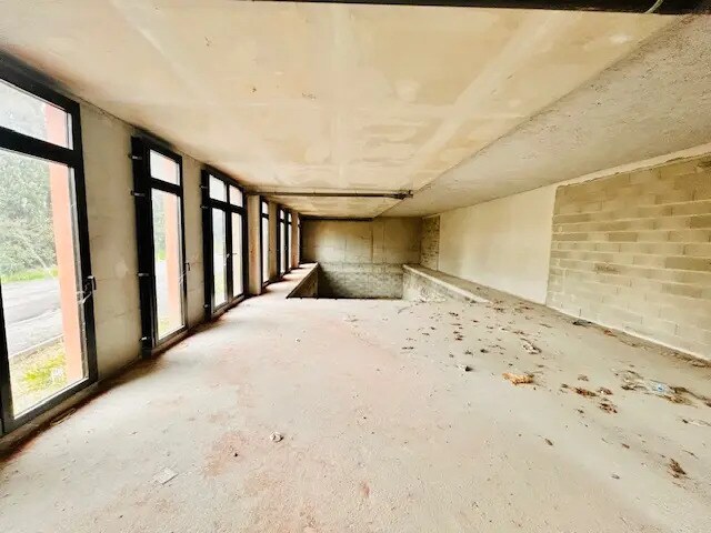 Office in Graveson for lease - Interior Photo - Image 1 of 2