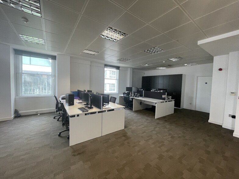 141 Moorgate, London for lease - Interior Photo - Image 2 of 11