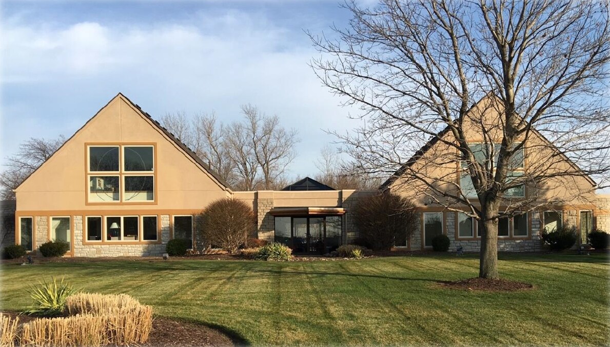 5320 Hoag Dr, Elyria, OH for sale Primary Photo- Image 1 of 1