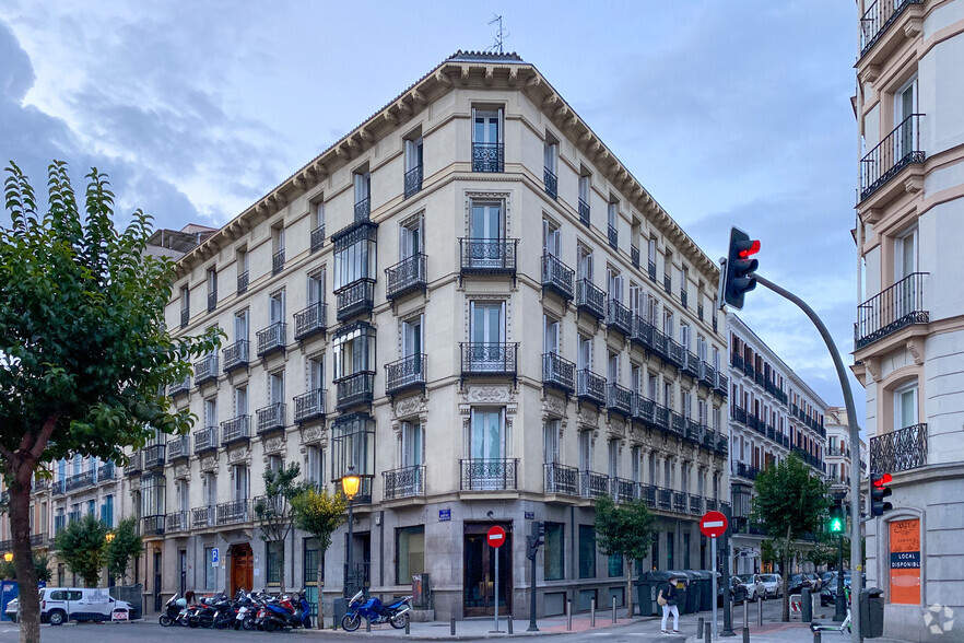 Calle de Bárbara de Braganza, 2, Madrid, Madrid for lease - Primary Photo - Image 1 of 3