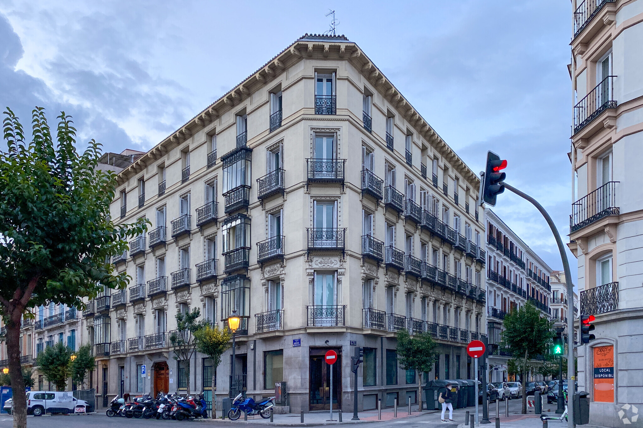 Calle de Bárbara de Braganza, 2, Madrid, Madrid for lease Primary Photo- Image 1 of 4