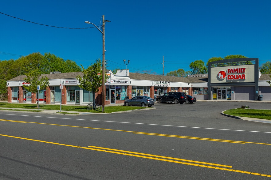 1707-1735 Montauk Hwy, Bellport Village, NY for lease - Building Photo - Image 2 of 8