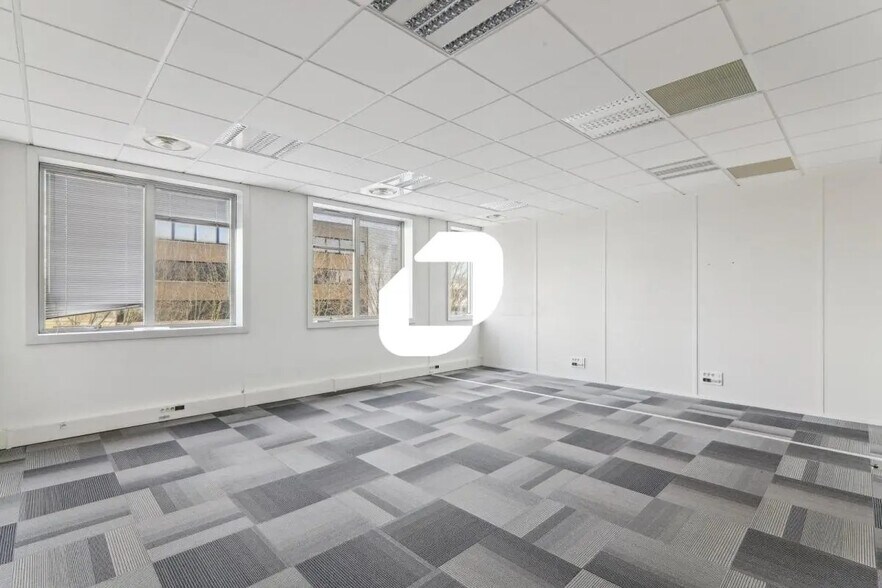 2 Rue Fernand Pouillon, Créteil for lease - Interior Photo - Image 3 of 14