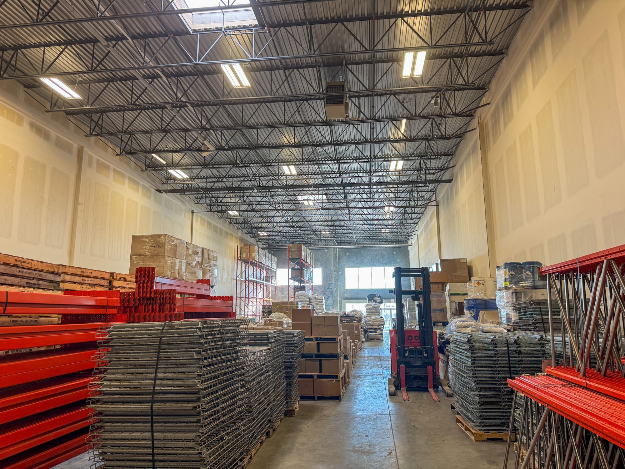 18 Highland Park Way NE, Airdrie, AB for lease Interior Photo- Image 1 of 3