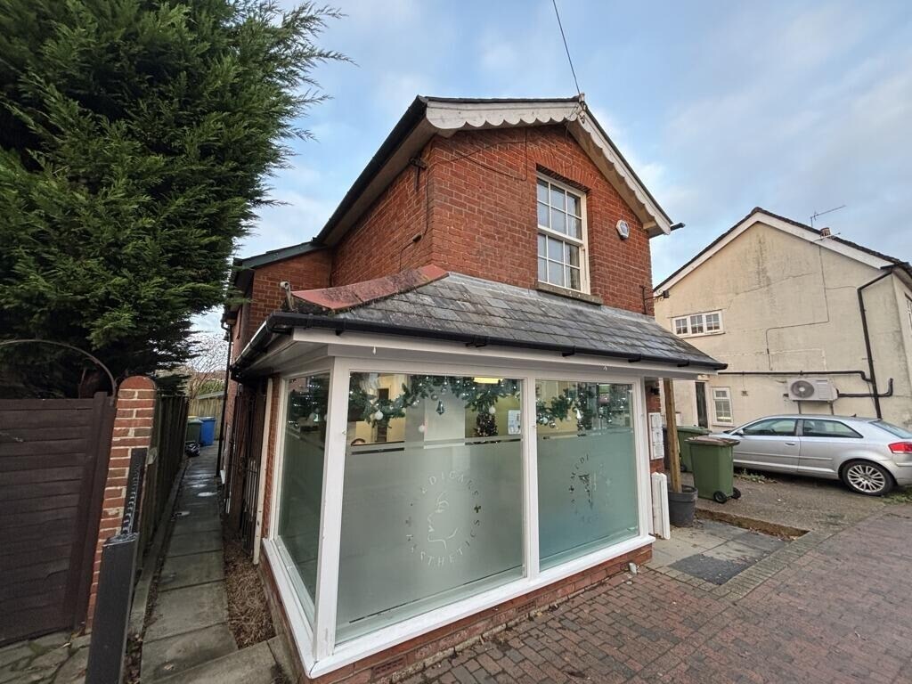 32 High St, Botley for sale Primary Photo- Image 1 of 7