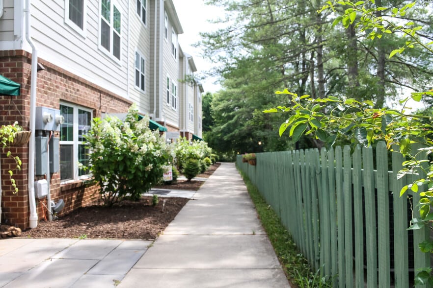 580 Radford Ln, Crozet, VA for lease - Building Photo - Image 2 of 8