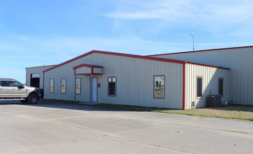 409 Enterprise Dr, Victoria, TX for lease - Building Photo - Image 1 of 30