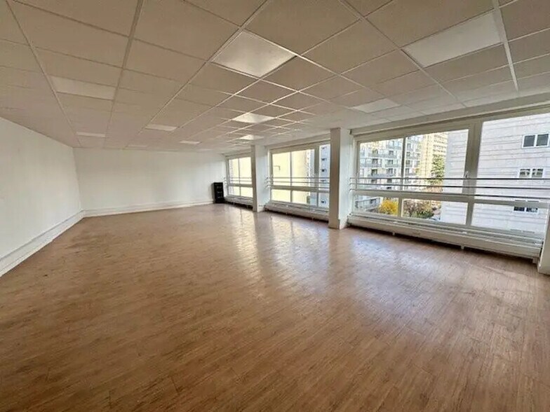 Office in Paris for lease - Interior Photo - Image 3 of 7