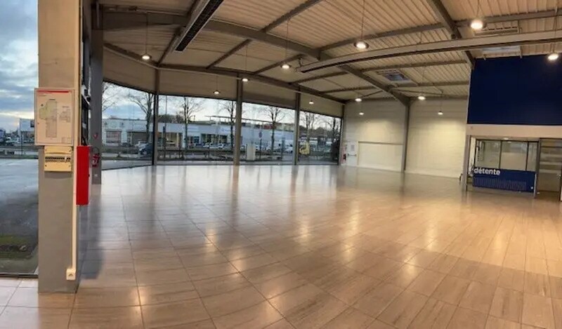 Retail in Saint-Quentin for sale Building Photo- Image 1 of 12