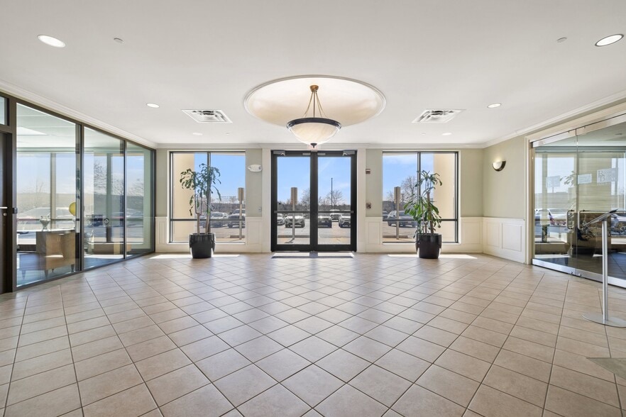 11220 Assett Loop, Manassas, VA for lease - Interior Photo - Image 3 of 24