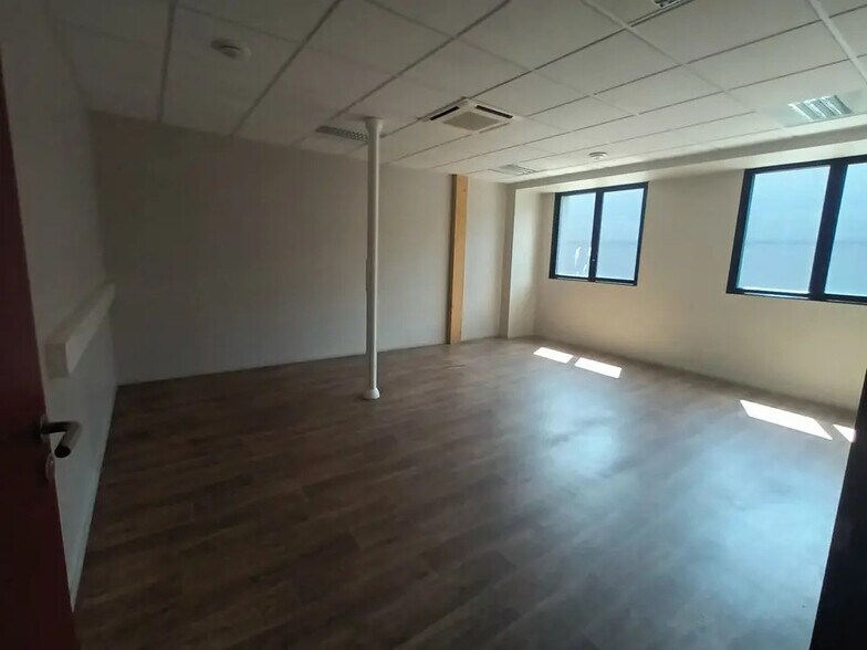 Office in Le Havre for lease - Building Photo - Image 2 of 6