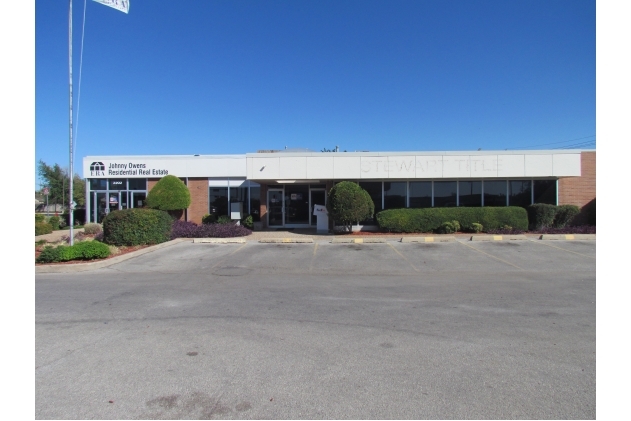 2202 NW Ferris Ave, Lawton, OK for sale - Building Photo - Image 2 of 25