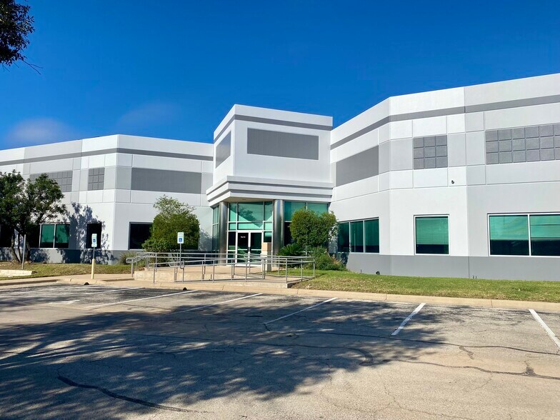12234 N Interstate 35, Austin, TX for lease - Building Photo - Image 3 of 4