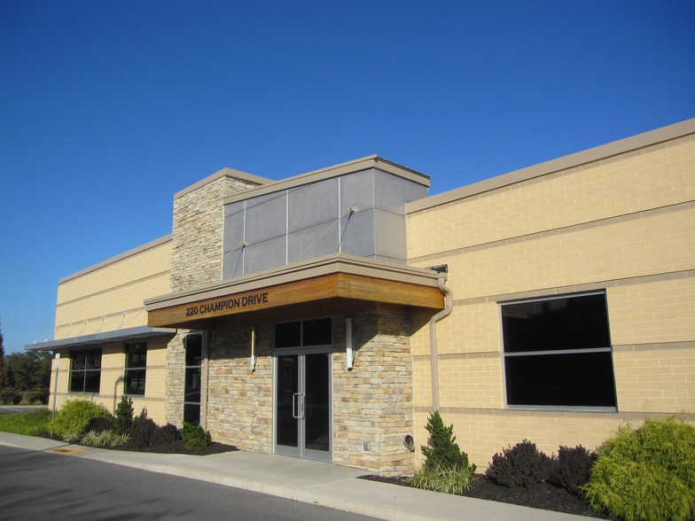 220 Champion Dr, Hagerstown, MD for lease - Building Photo - Image 1 of 7