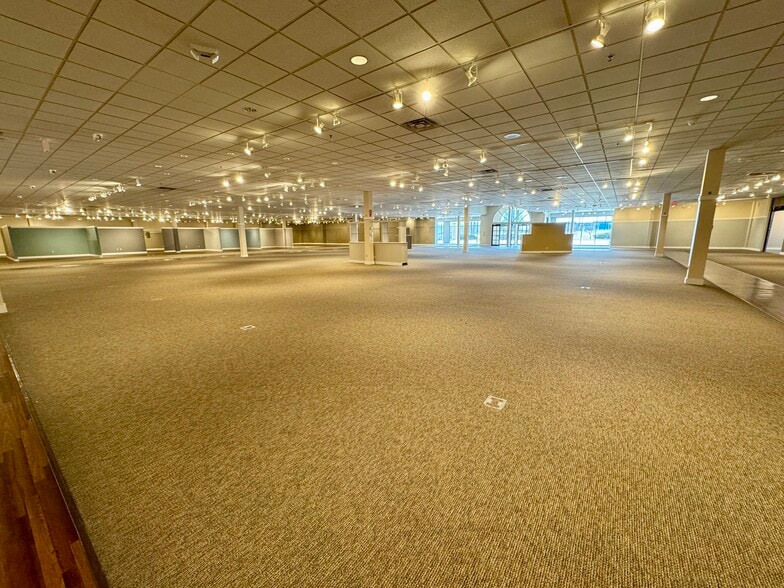 7340 E State Rd, Rockford, IL for sale - Building Photo - Image 2 of 9