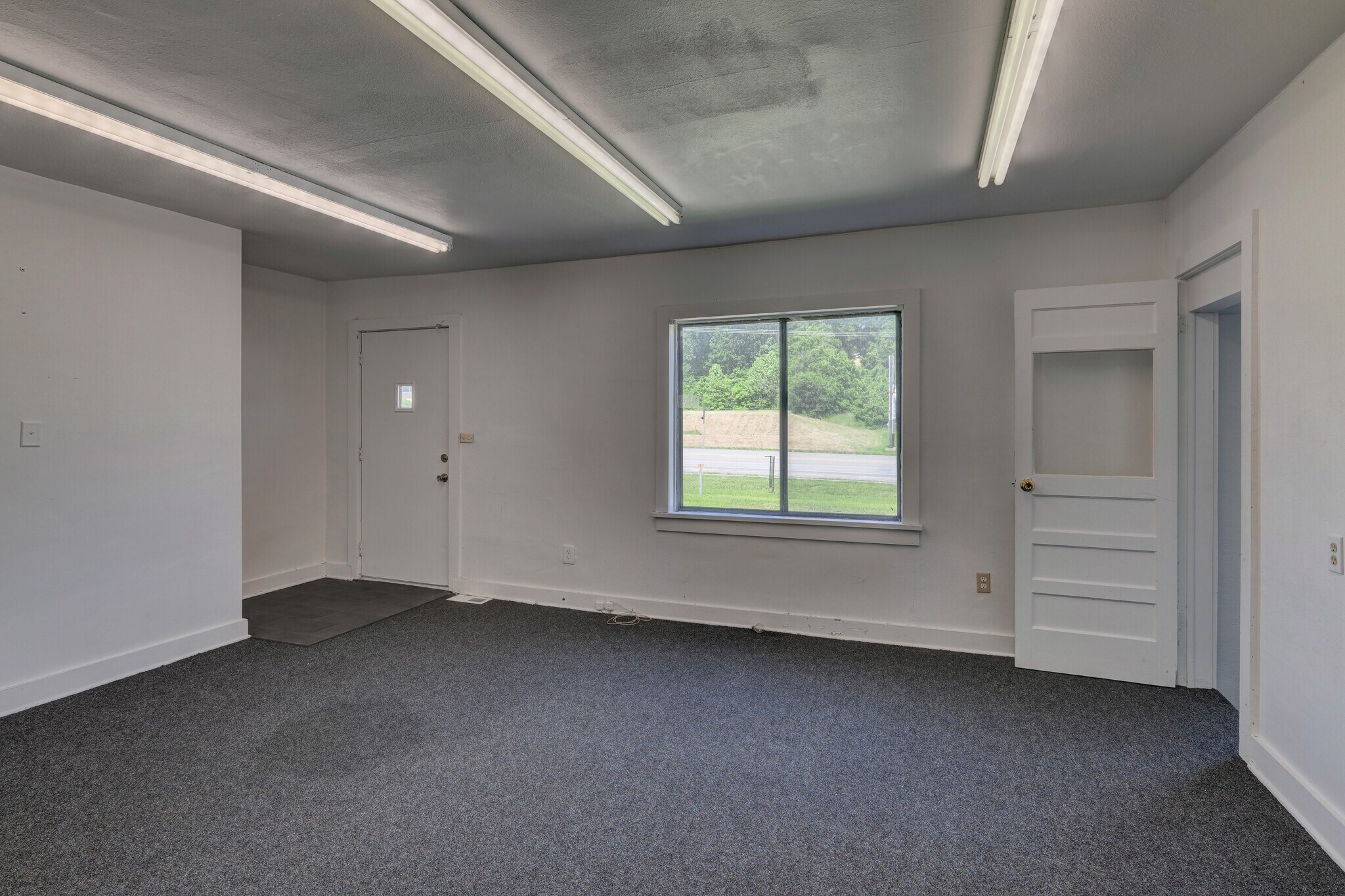 811 S Neosho Blvd, Neosho, MO 64850 Office for Sale