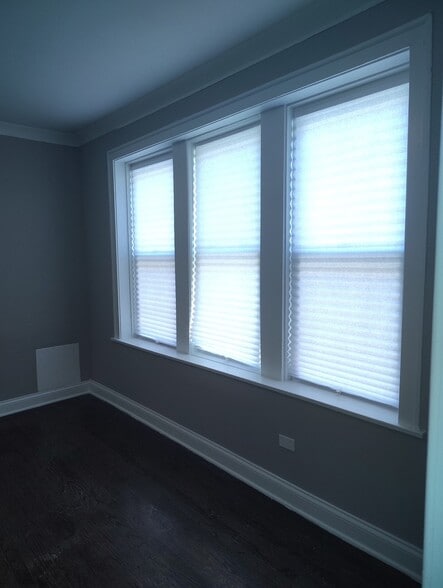 8123 S Maryland Ave, Chicago, IL for sale - Interior Photo - Image 3 of 6