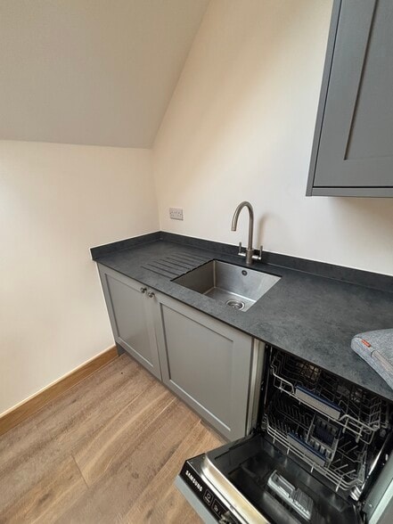 Bepton Rd, Midhurst for lease - Building Photo - Image 3 of 7