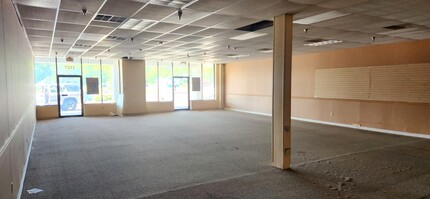 1731 Highway 19 E, Elizabethton, TN for lease Interior Photo- Image 2 of 7