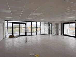 Flex in Villeneuve-sous-Dammartin for lease Building Photo- Image 2 of 5