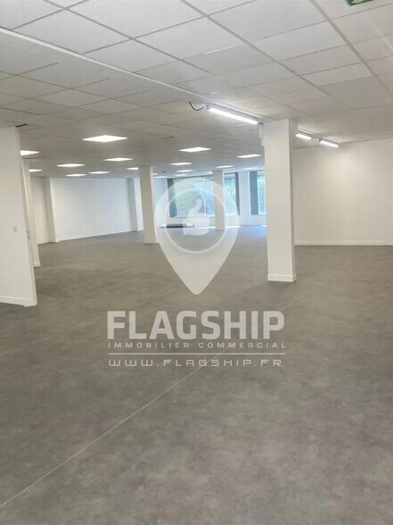 Retail in Boulogne-Billancourt for lease - Interior Photo - Image 1 of 9