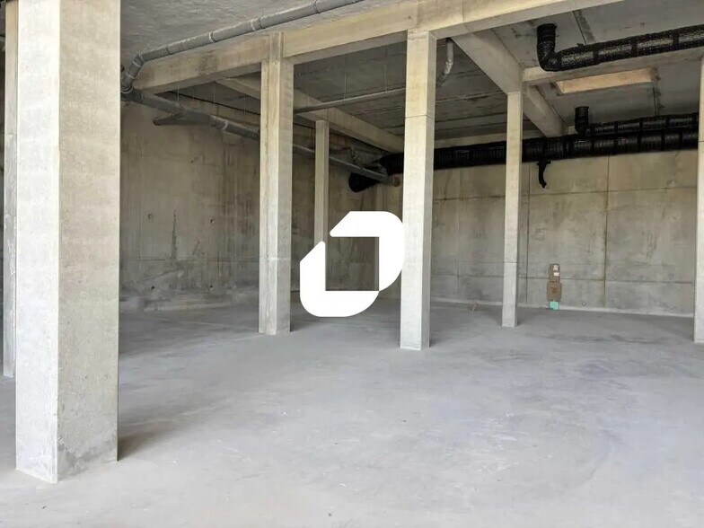 Flex in Bordeaux for sale - Interior Photo - Image 2 of 11