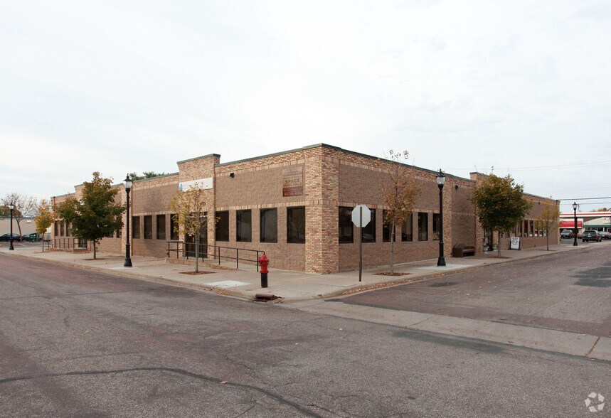 24 NE 3rd St, Osseo, MN for sale - Building Photo - Image 1 of 1