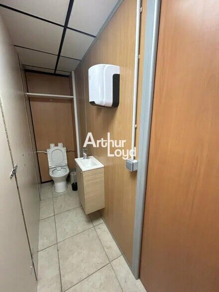 Office in Puget-sur-Argens for lease - Interior Photo - Image 2 of 3