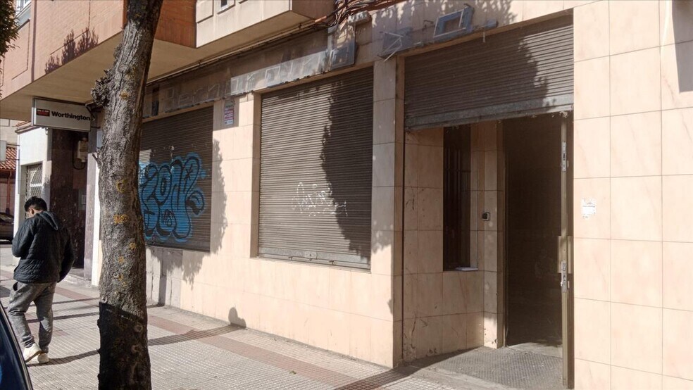 Retail in León, León for sale - Building Photo - Image 2 of 18