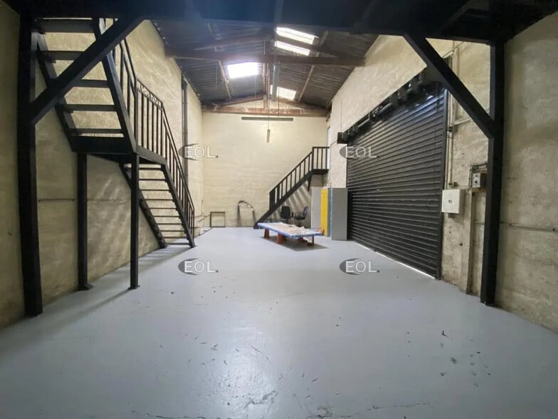 Flex in Combs-la-Ville for lease - Interior Photo - Image 2 of 5