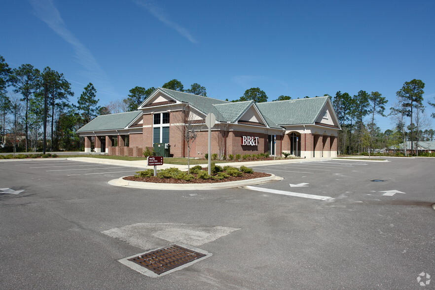 1711 Eagle Harbor Parkway, Orange Park, FL for sale - Primary Photo - Image 1 of 1