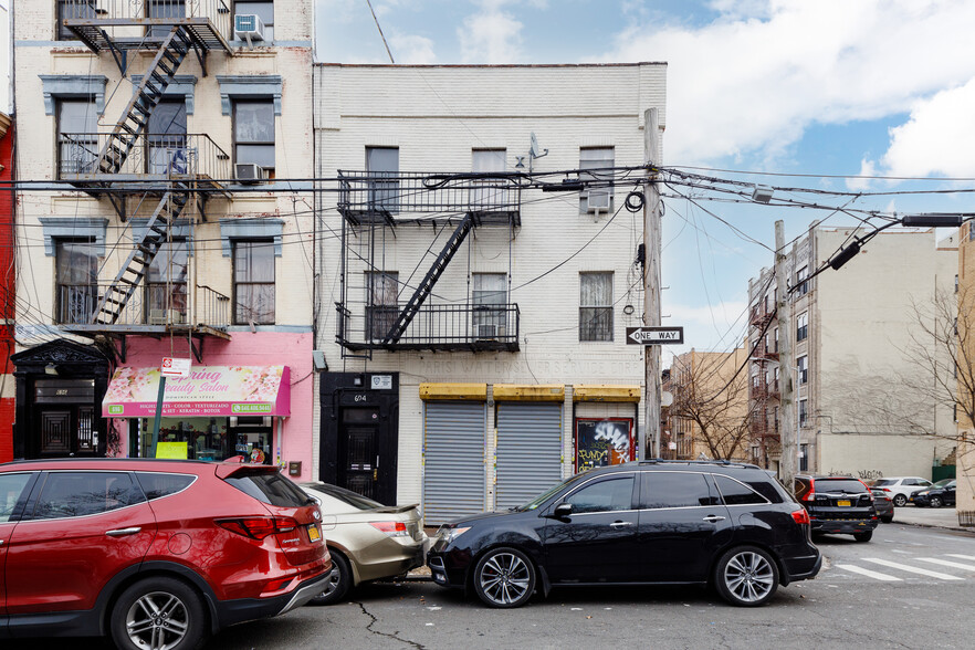 694 Courtlandt Ave, Bronx, NY for sale - Building Photo - Image 1 of 2