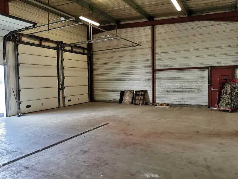 Flex in Le Fauga for lease - Interior Photo - Image 2 of 6