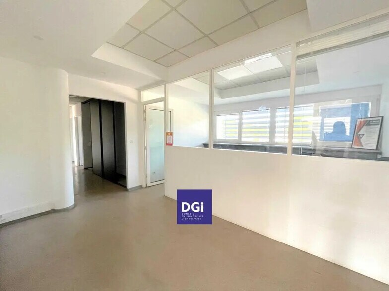 Office in Nîmes for lease - Interior Photo - Image 3 of 5