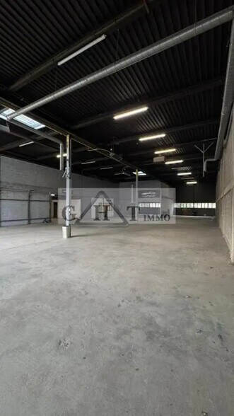 Office in Senlis for lease - Interior Photo - Image 2 of 10