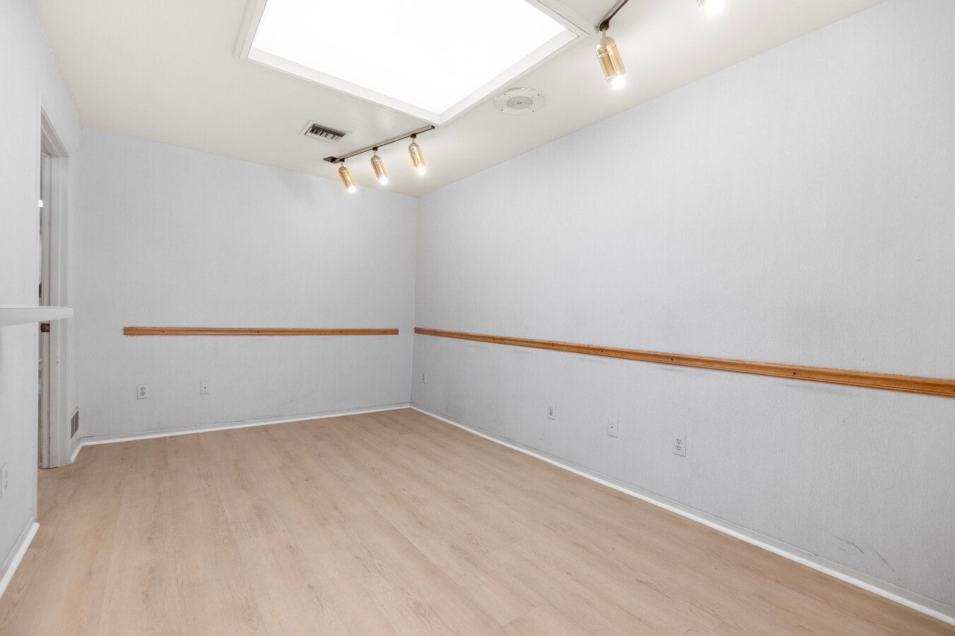 361-397 N San Jacinto St, Hemet, CA 92543 - Unit 395/B - - Interior Photo - Image 1 of 25