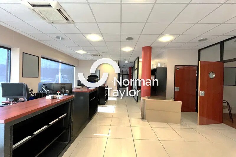 Office in Montpellier for lease - Interior Photo - Image 1 of 13