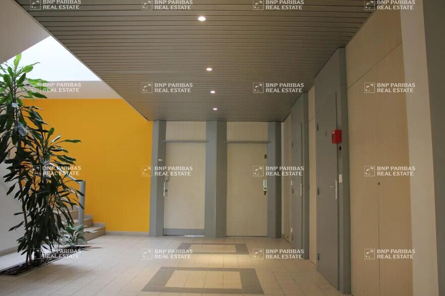 Office in Meyreuil for lease - Building Photo - Image 2 of 5