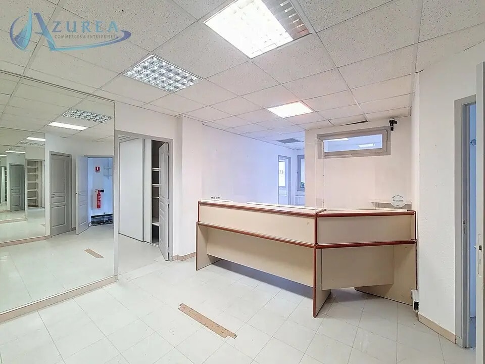 Location Bureaux 72 m² - Photo 1
