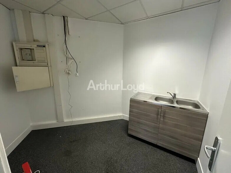 Office in Reims for lease - Interior Photo - Image 3 of 5